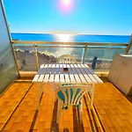 Seafront With Private Terrace And Free Parking Μεντόν