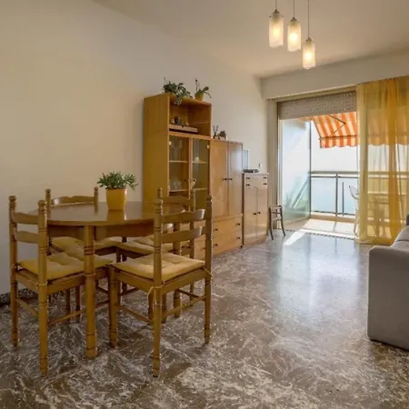 Appartement Seafront With Private Terrace And Free Parking *