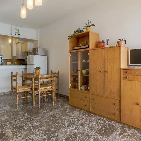 Seafront With Private Terrace And Free Parking *