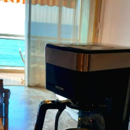 Seafront With Private Terrace And Free Parking Lägenhet *