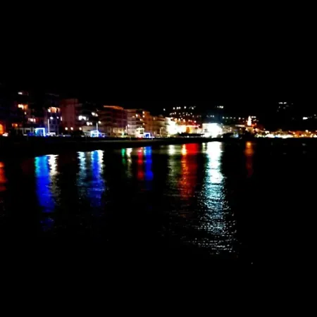 Seafront With Private Terrace And Free Parking Lejlighed *