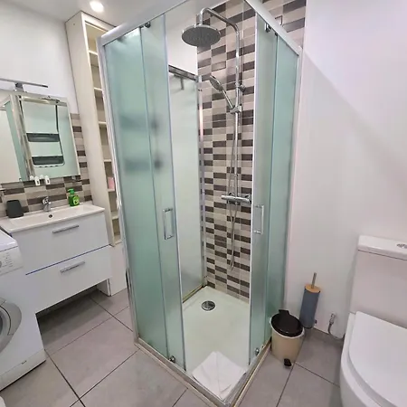 Seafront With Private Terrace And Free Parking דירה *