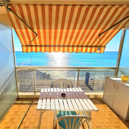 Lejlighed Seafront With Private Terrace And Free Parking