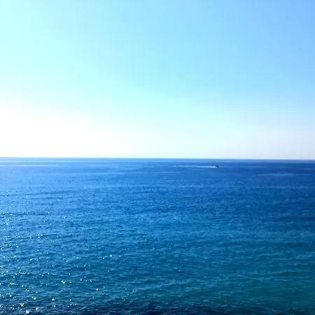 Seafront With Private Terrace And Free Parking Lejlighed