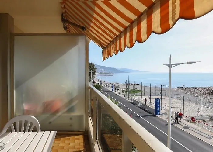 Seafront With Private Terrace And Free Parking Lejlighed *