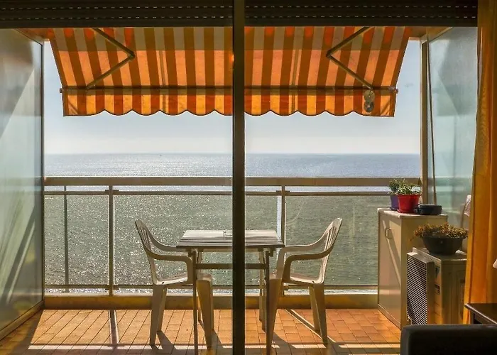 Lejlighed Seafront With Private Terrace And Free Parking