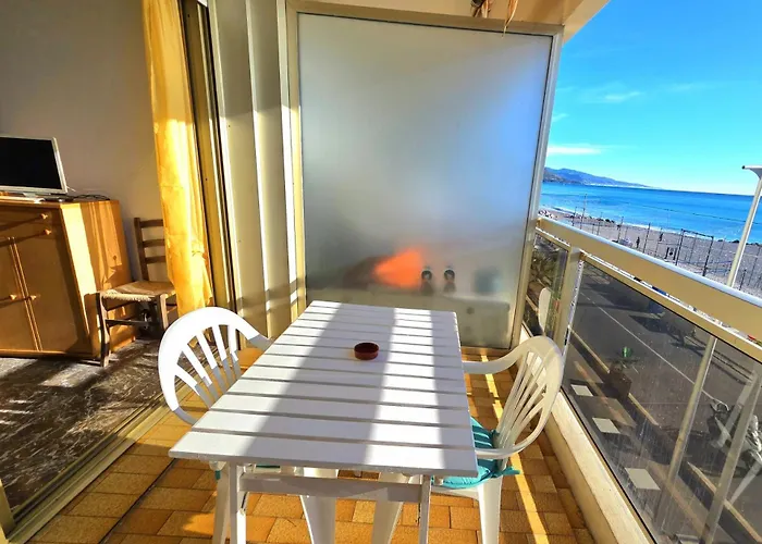 Seafront With Private Terrace And Free Parking דירה מנטון